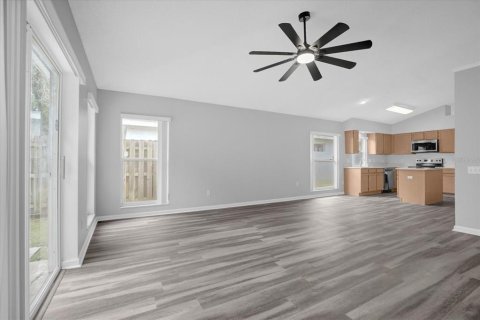 Villa ou maison à louer à Lake Mary, Floride: 4 chambres, 181.72 m2 № 2110104 - photo 6