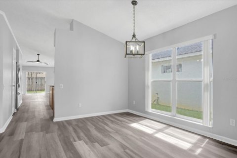 Villa ou maison à louer à Lake Mary, Floride: 4 chambres, 181.72 m2 № 2110104 - photo 5