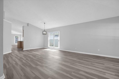 Villa ou maison à louer à Lake Mary, Floride: 4 chambres, 181.72 m2 № 2110104 - photo 3
