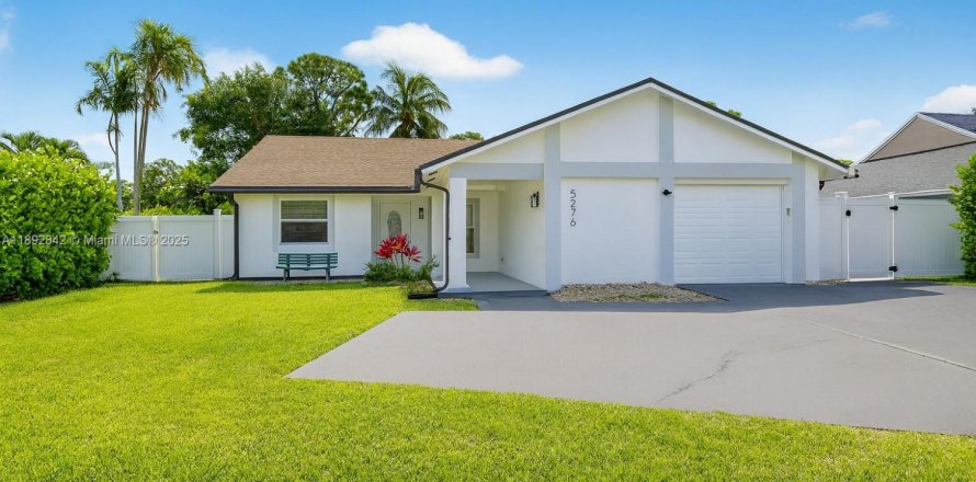 Villa ou maison à Delray Beach, Floride 3 chambres, 121.14 m2 № 1946527