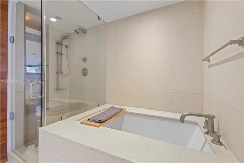 Condo in Miami Beach, Florida, 2 bedrooms № 2180606 - photo 7
