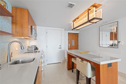 Condo in Miami Beach, Florida, 2 bedrooms № 2180606 - photo 3