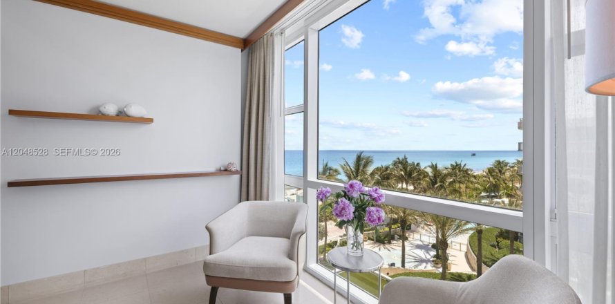Condo in Miami Beach, Florida, 2 bedrooms № 2180606