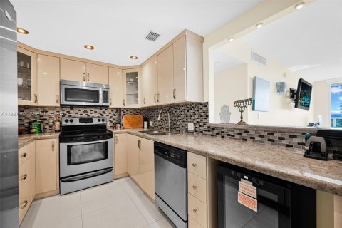 Copropriété à vendre à Sunny Isles Beach, Floride: 2 chambres, 141.3 m2 № 1987516 - photo 11