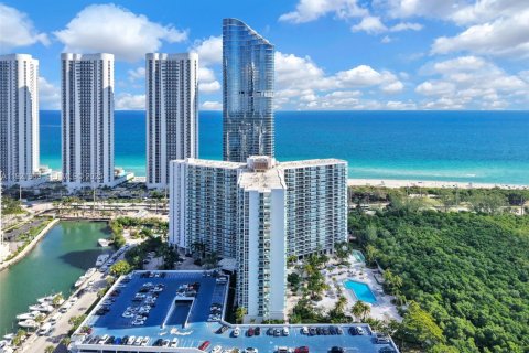 Copropriété à vendre à Sunny Isles Beach, Floride: 2 chambres, 141.3 m2 № 1987516 - photo 1