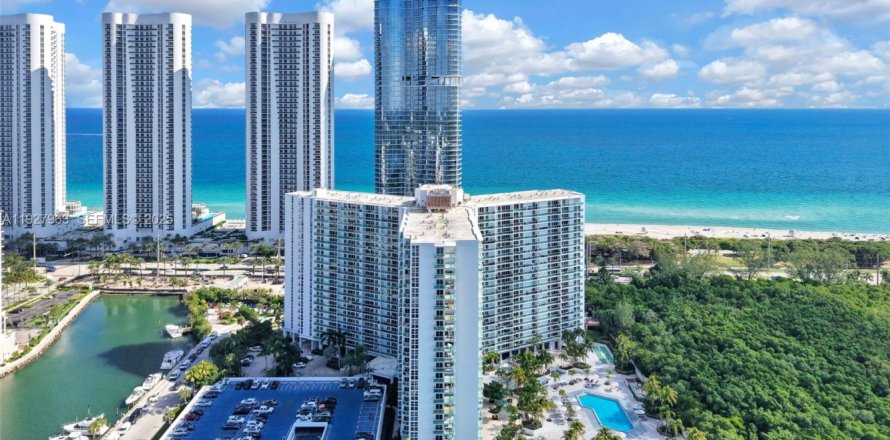 Condo à Sunny Isles Beach, Floride, 2 chambres № 1987516