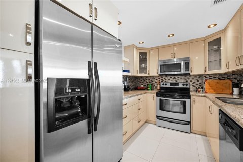 Copropriété à vendre à Sunny Isles Beach, Floride: 2 chambres, 141.3 m2 № 1987516 - photo 9