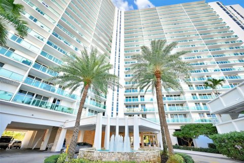 Copropriété à vendre à Sunny Isles Beach, Floride: 2 chambres, 141.3 m2 № 1987516 - photo 2
