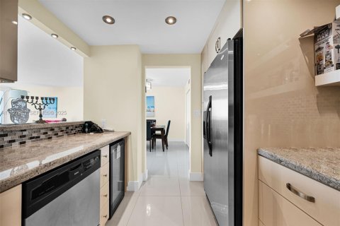 Copropriété à vendre à Sunny Isles Beach, Floride: 2 chambres, 141.3 m2 № 1987516 - photo 13