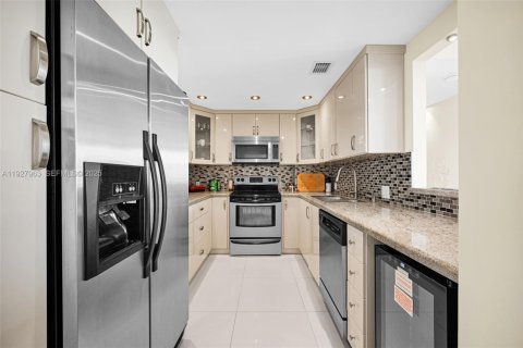 Copropriété à vendre à Sunny Isles Beach, Floride: 2 chambres, 141.3 m2 № 1987516 - photo 8