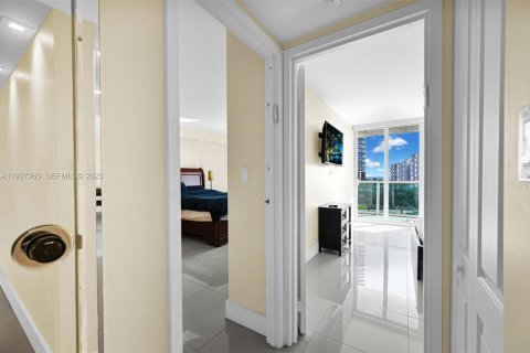 Copropriété à vendre à Sunny Isles Beach, Floride: 2 chambres, 141.3 m2 № 1987516 - photo 24