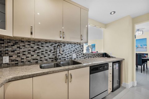 Copropriété à vendre à Sunny Isles Beach, Floride: 2 chambres, 141.3 m2 № 1987516 - photo 12