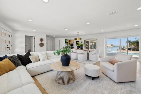 House in Clearwater, Florida 4 bedrooms, 233.09 sq.m. № 1508517 - photo 10