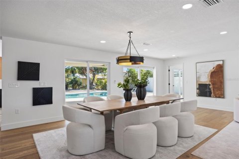 House in Clearwater, Florida 4 bedrooms, 233.09 sq.m. № 1508517 - photo 18