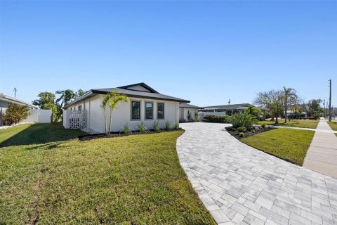 House in Clearwater, Florida 4 bedrooms, 233.09 sq.m. № 1508517 - photo 4
