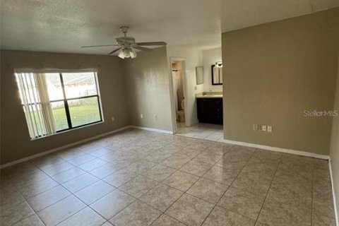 Villa ou maison à louer à Kissimmee, Floride: 3 chambres, 123.47 m2 № 2106976 - photo 2