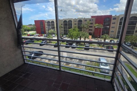 Condo in Lauderhill, Florida, 2 bedrooms  № 2176990 - photo 10