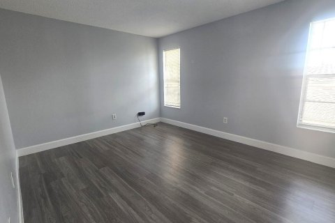 Condo in Lauderhill, Florida, 2 bedrooms  № 2176990 - photo 8