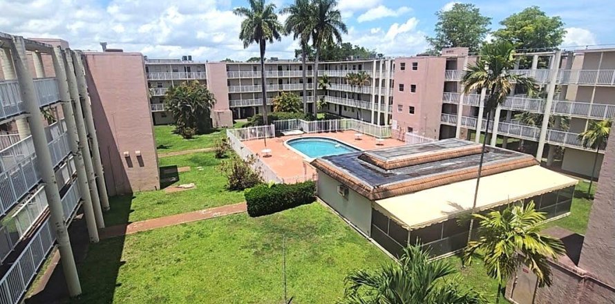Condo in Lauderhill, Florida, 2 bedrooms  № 2176990