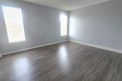 Condo in Lauderhill, Florida, 2 bedrooms  № 2176990 - photo 6