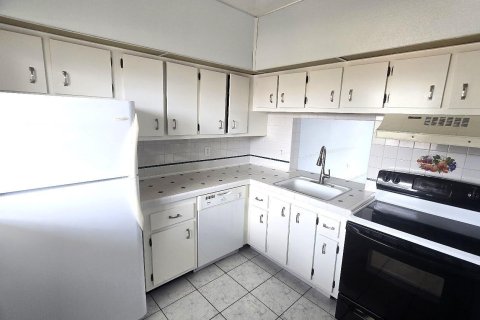 Condo in Lauderhill, Florida, 2 bedrooms  № 2176990 - photo 3