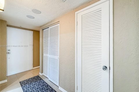Condo in Sunny Isles Beach, Florida, 1 bedroom  № 2249922 - photo 22
