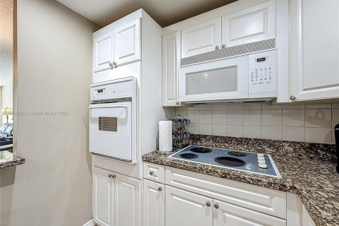 Condo in Sunny Isles Beach, Florida, 1 bedroom  № 2249922 - photo 5