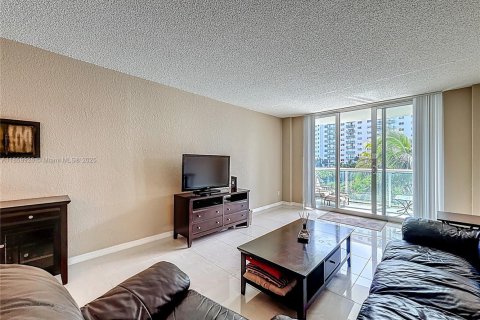Condo in Sunny Isles Beach, Florida, 1 bedroom  № 2249922 - photo 19