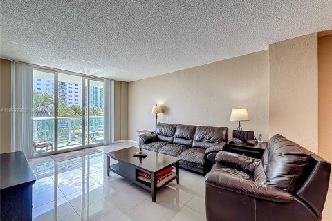 Condo in Sunny Isles Beach, Florida, 1 bedroom  № 2249922 - photo 13