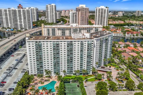 Condo in Sunny Isles Beach, Florida, 1 bedroom  № 2249922
