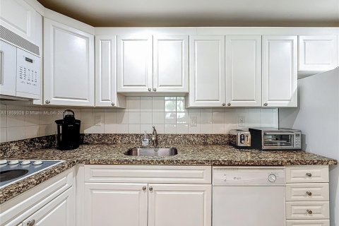 Condo in Sunny Isles Beach, Florida, 1 bedroom  № 2249922 - photo 6