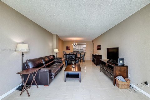 Condo in Sunny Isles Beach, Florida, 1 bedroom  № 2249922 - photo 16