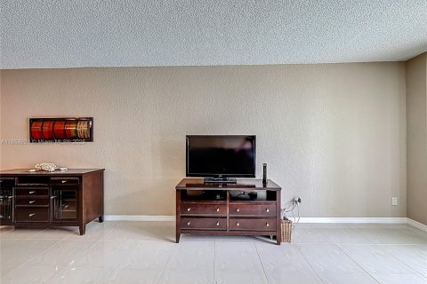 Condo in Sunny Isles Beach, Florida, 1 bedroom  № 2249922 - photo 18