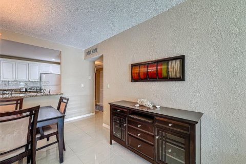 Condo in Sunny Isles Beach, Florida, 1 bedroom  № 2249922 - photo 9