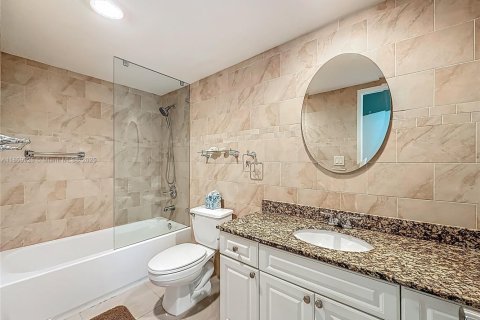 Condo in Sunny Isles Beach, Florida, 1 bedroom  № 2249922 - photo 27
