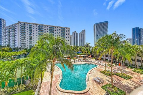 Condo in Sunny Isles Beach, Florida, 1 bedroom  № 2249922 - photo 3