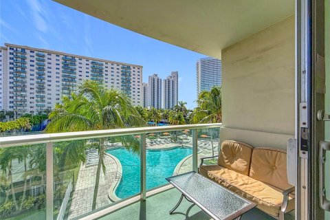 Condo in Sunny Isles Beach, Florida, 1 bedroom  № 2249922 - photo 29
