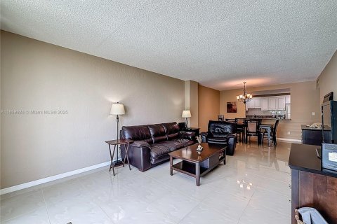 Condo in Sunny Isles Beach, Florida, 1 bedroom  № 2249922 - photo 15