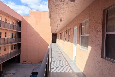 Купить кондоминиум в Майами, Флорида 2 спальни, 70.61м2, № 2036433 - фото 10