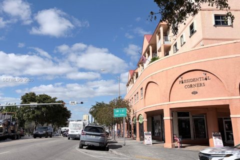 Купить кондоминиум в Майами, Флорида 2 спальни, 70.61м2, № 2036433 - фото 2