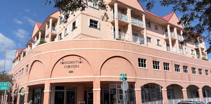 Кондоминиум с 2 спальнями в Майами, Флорида № 2036433