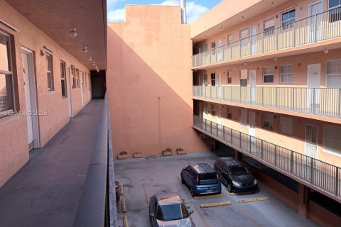 Купить кондоминиум в Майами, Флорида 2 спальни, 70.61м2, № 2036433 - фото 9