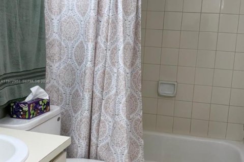 Купить кондоминиум в Майами, Флорида 2 спальни, 70.61м2, № 2036433 - фото 23