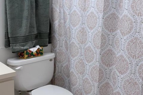Купить кондоминиум в Майами, Флорида 2 спальни, 70.61м2, № 2036433 - фото 30