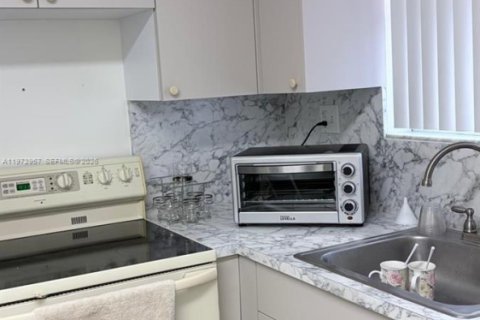 Купить кондоминиум в Майами, Флорида 2 спальни, 70.61м2, № 2036433 - фото 17