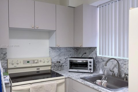 Купить кондоминиум в Майами, Флорида 2 спальни, 70.61м2, № 2036433 - фото 18