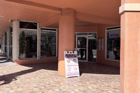 Купить кондоминиум в Майами, Флорида 2 спальни, 70.61м2, № 2036433 - фото 4