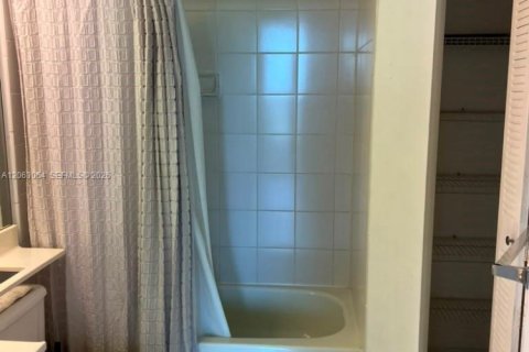 Купить кондоминиум в Авентура, Флорида 1 спальня, 91.97м2, № 2265668 - фото 20