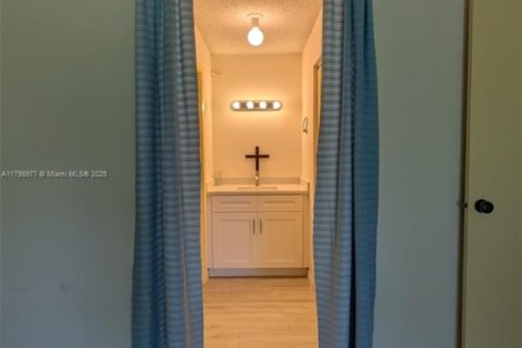 Купить кондоминиум в Лодерхилл, Флорида 2 спальни, 101.45м2, № 1712706 - фото 16