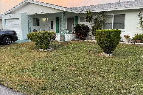 Villa ou maison à vendre à Tamarac, Floride: 2 chambres, 122.45 m2 № 1977332 - photo 2